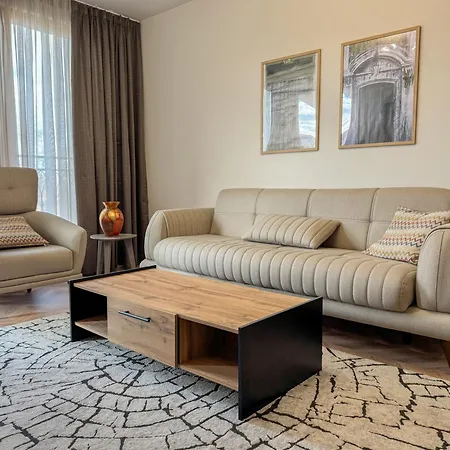 Appartamento Elegant 1br With Balcony In By Flat Manаger