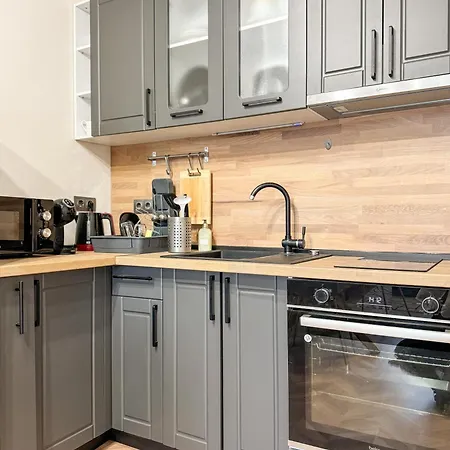 Appartamento Elegant 1br With Balcony In By Flat Manаger *