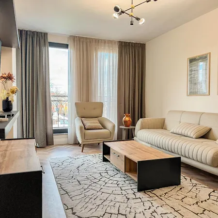 Elegant 1br With Balcony In By Flat Manаger Appartamento *