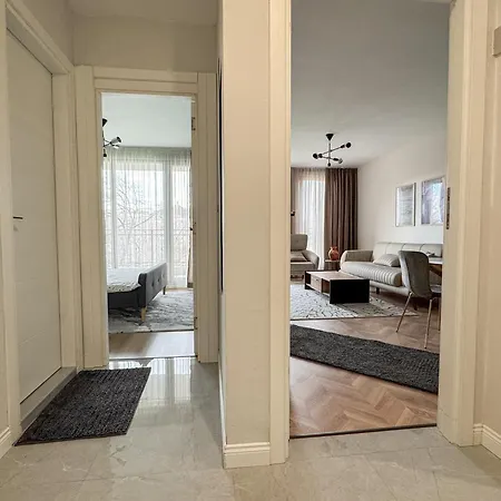 Elegant 1br With Balcony In By Flat Manаger