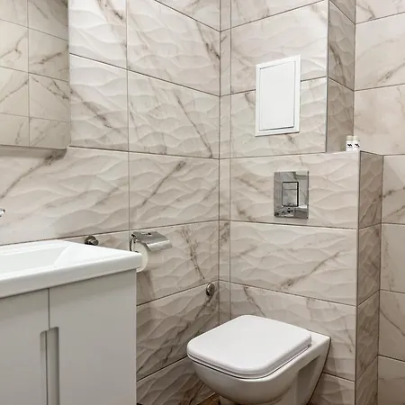 Elegant 1br With Balcony In By Flat Manаger *