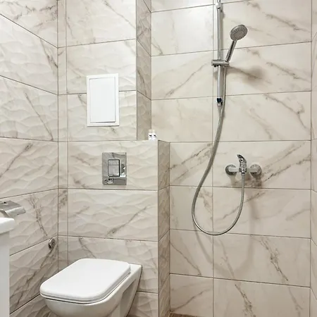 Elegant 1br With Balcony In By Flat Manаger Apartament
